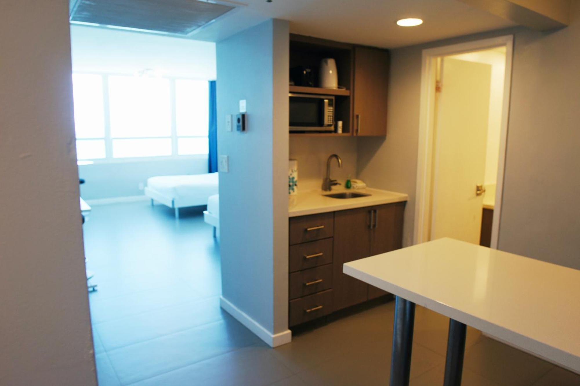 מיאמי ביץ' Castle 835 Oceanview Studio On Beach With Pool, Gym, Bars, And Free Parking מראה חיצוני תמונה
